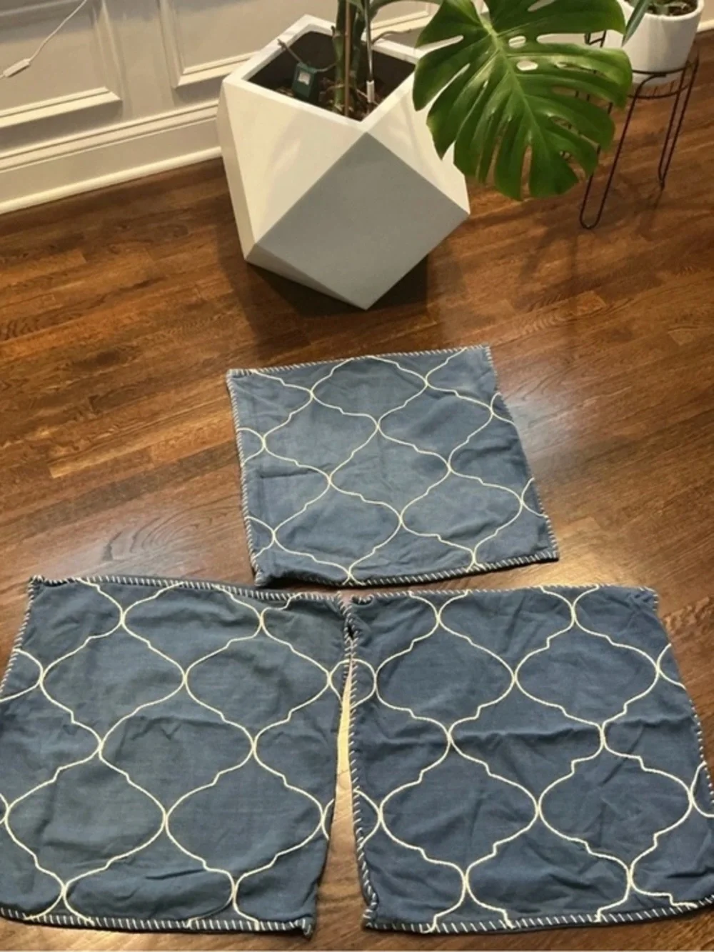 Pottery Barn Blue and White Quatrefoil Trellis Pillow Covers 22x22 Set Of 3